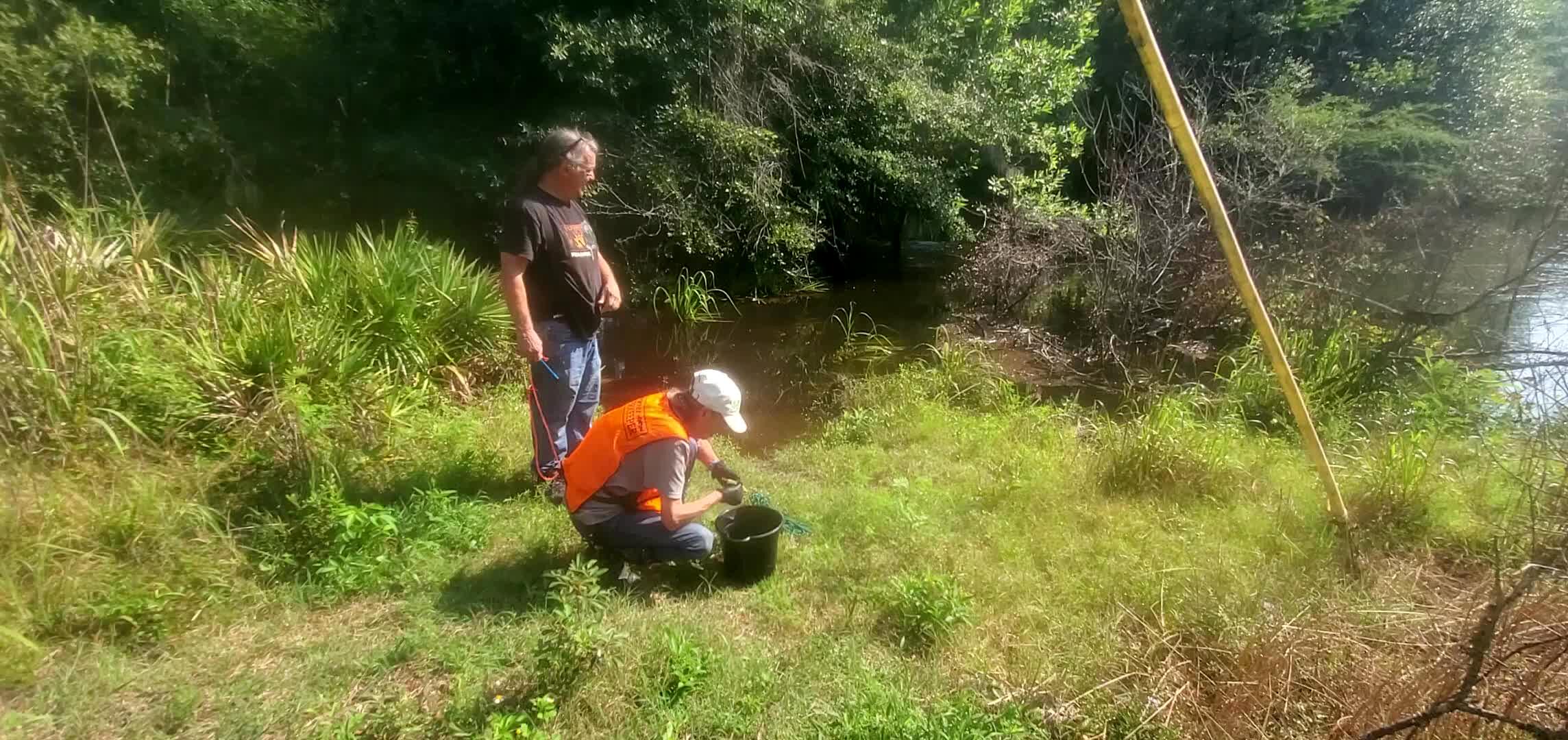 Movie: Cindy Vedas putting the sample into a WhirlPak (125M)