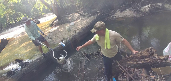 [Trash toss: Russell McBride to Scott James, 30.8638549, -83.3210216 (121M)]