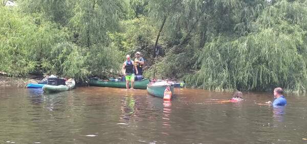 [Movie: Canoe as trash barge, Withlacoochee River, 13:37:56, 30.7267260, -83.3811090 (9.4M)]