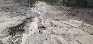 [Erosion, Knights Ferry Boat Ramp, Withlacoochee River 2023-09-28, 14:01:38, 30.7121750, -83.4553520]