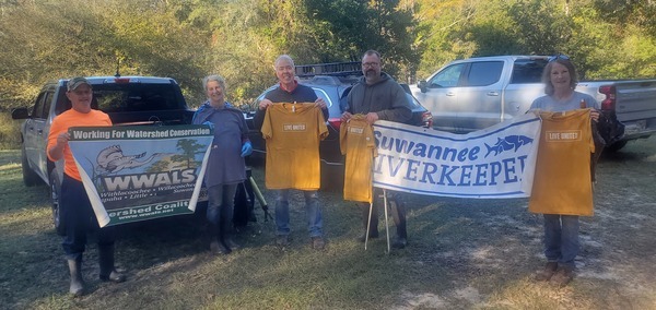 [Valdosta United Way shirts, Valdosta Mayor Scott James Matheson, WWALS and Suwannee Riverkeeper banners]