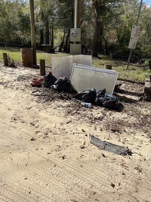 [Trash, Langdale Park Boat Ramp, Withlacoochee River @ North Valdosta Road 2023-10-26]