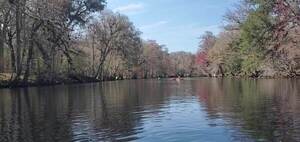 [Movie: Approaching Ginnie Springs Private Park, people camping to the edge of the Santa Fe River, 13:17:42, 29.8341112, -82.6916270 (27M)]