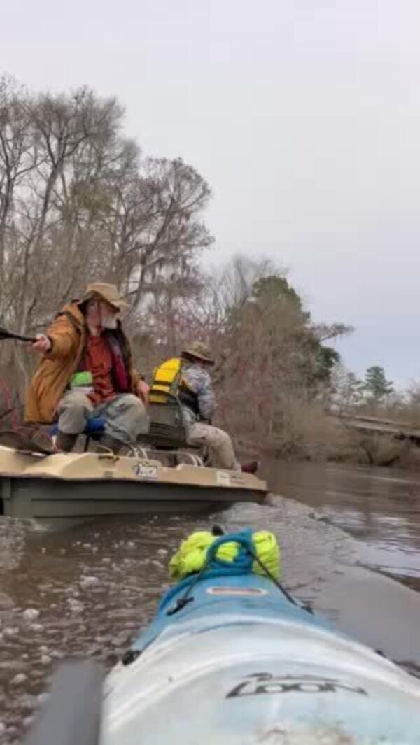 Movie: The trolling motors will push the bass fisher upstream (4.7M)