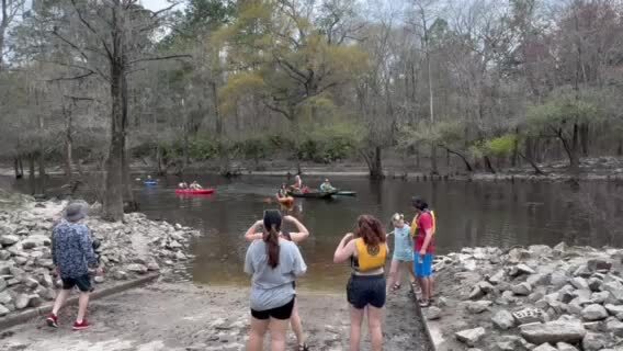 [Movie: Tow arriving Troupville Boat Ramp (578K) --Gee Edwards, 30.8514, -83.3474]