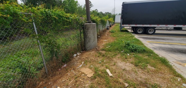 Southwest towards Lake Octahachtee, trucks, trash cans, chainlink fence, detention pond, Flying J, I-75 Exit 2, Lake Park, GA, Withlacoochee River, 2024-04-16, 13:30:58, 30.6404068, -83.1887213