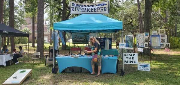 [Sarah Younger signing the RTCW petition]