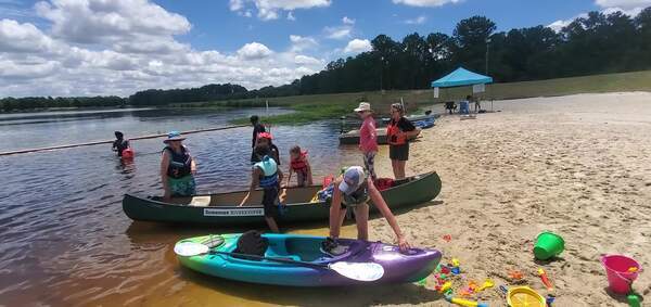 [Movie: More paddlers with Rindy and Jo helping, 12:42:01]