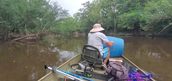 [Movie: Blue barrel with black tea extract in a blackwater tea-colored river, 13:12:58, 30.7686870, -83.4554620 (34M)]