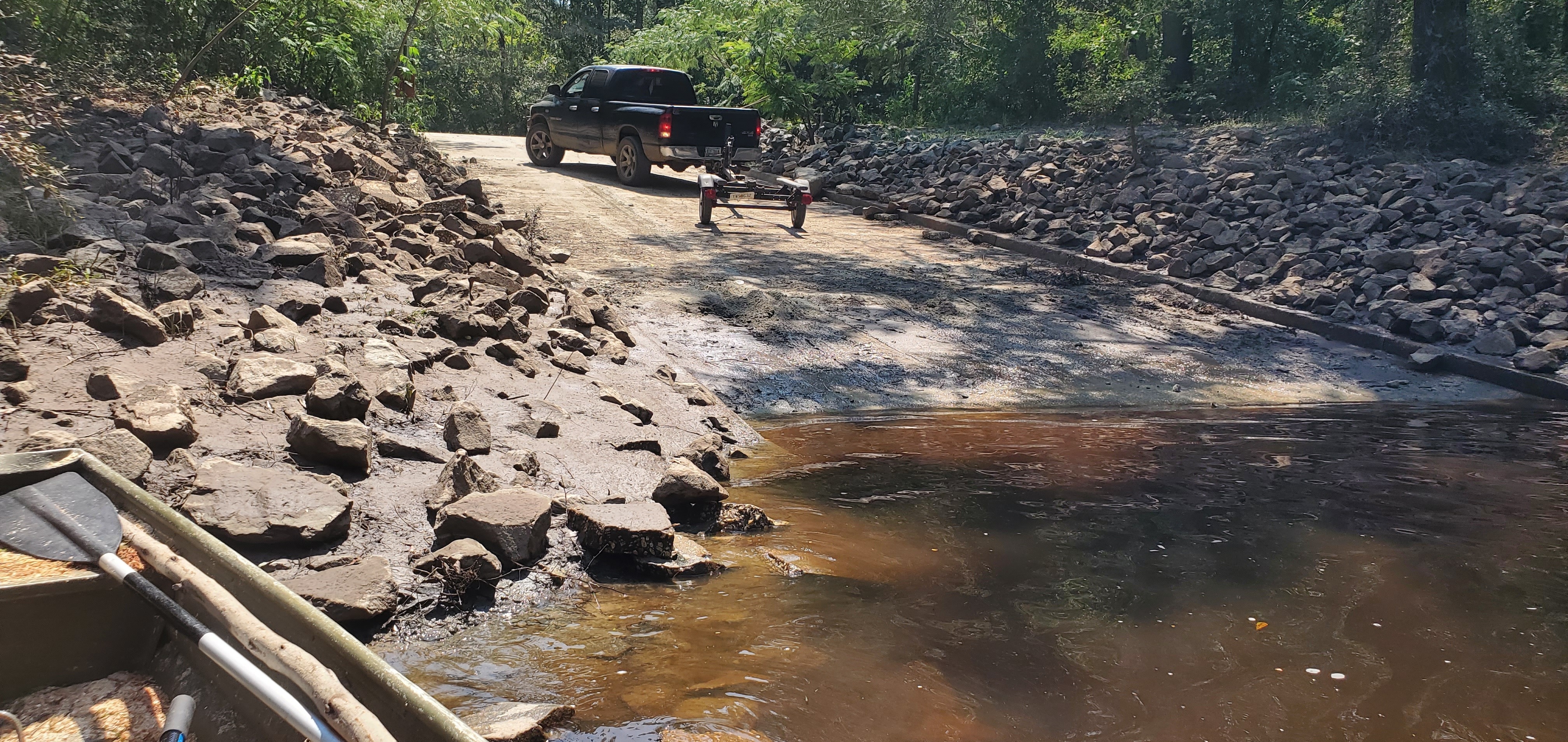 Trailer coming down Troupville Boat Ramp, 12:27:22, 30.8516123, -83.3476685