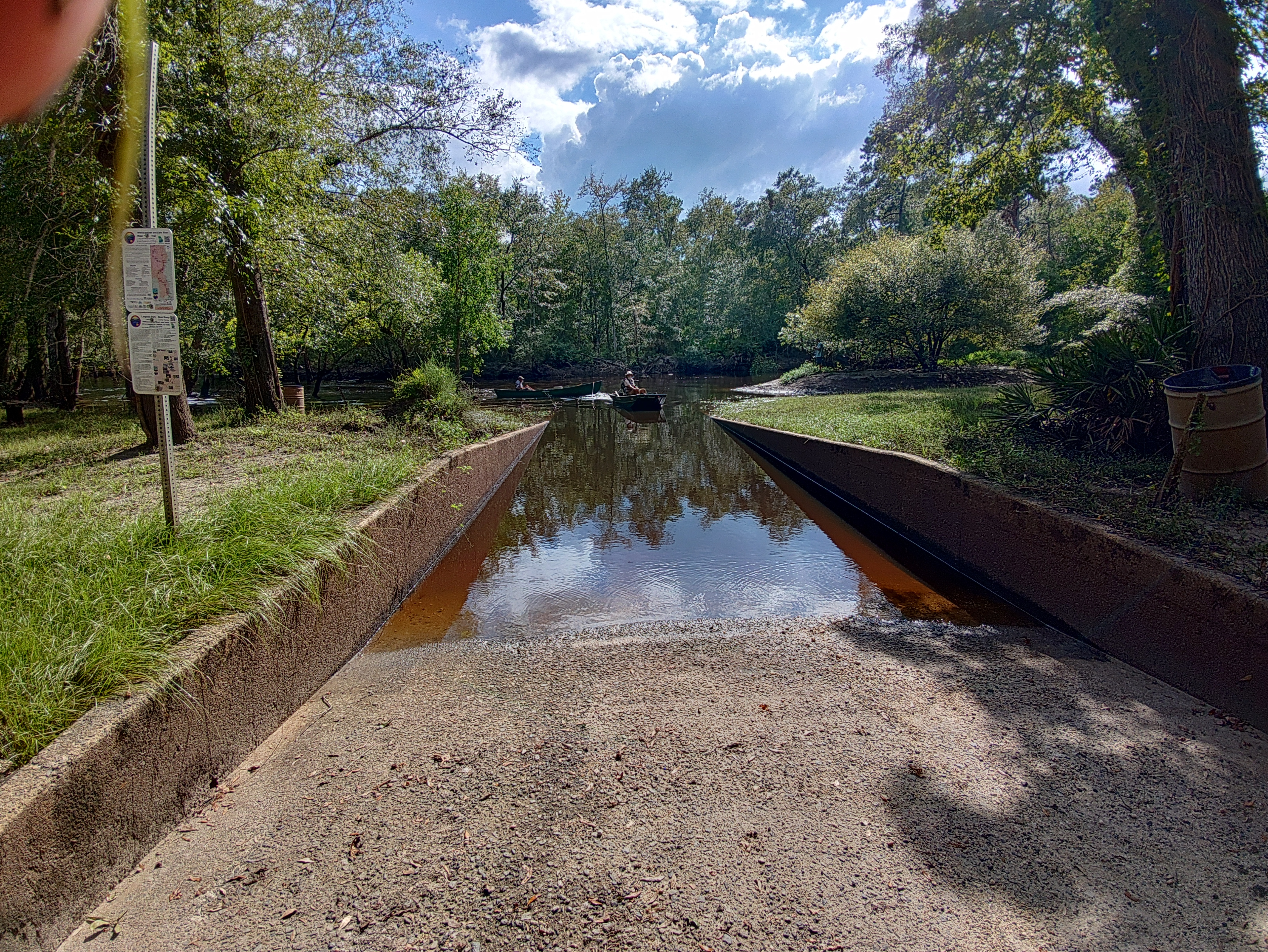 Canoe arriving in tow at Langdale Park Boat Ramp --Phil Royce, 17:00:45, 30.88758, -83.3237