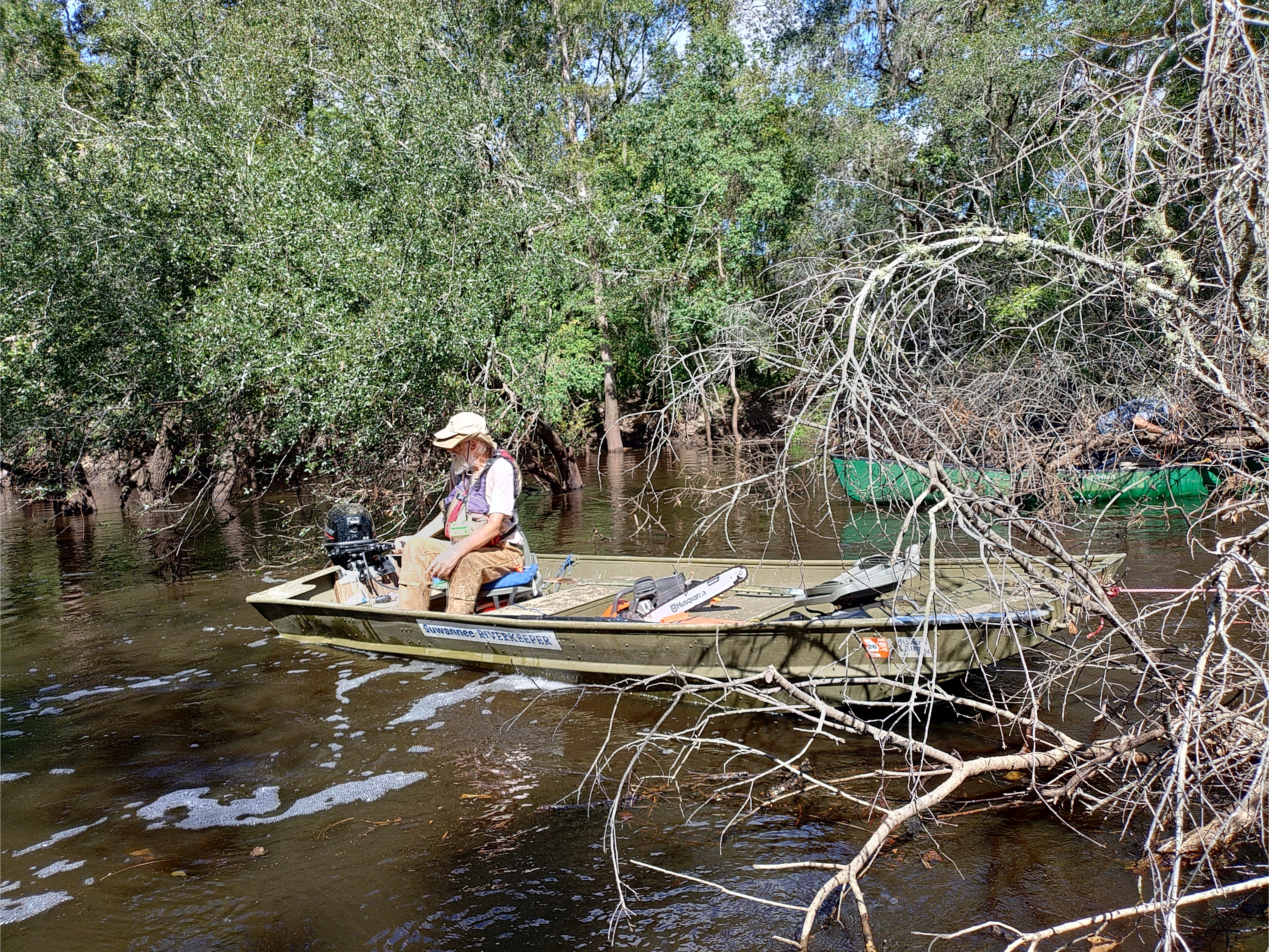 Apparently the debris was still attached underwater --Phil Royce, 10:40:59, 30.89038, -83.32129