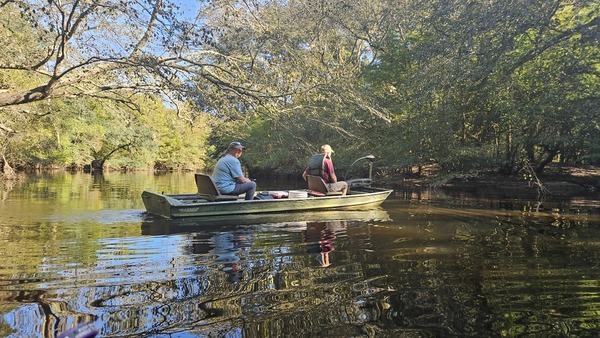 [Paris and Tommy cruising with trolling motor on Rountree Lake --Darlene Eanes Ray, 09:50:27, 31.1968432, -83.5205111]