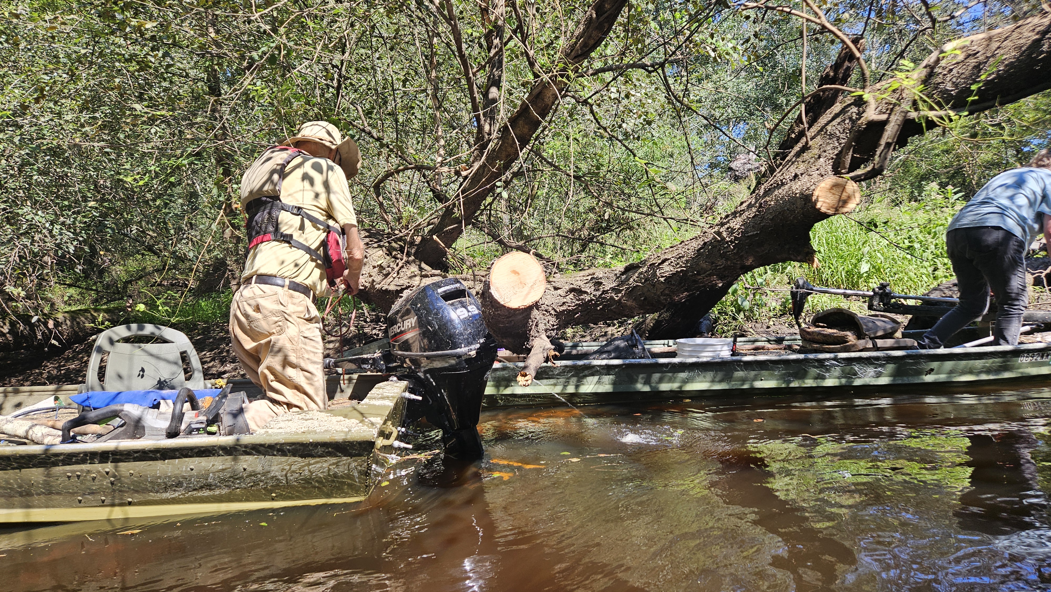 jsq tying up to Poley Deadfall --Darlene Eanes Ray, 11:32:51, 31.2112475, -83.5109492