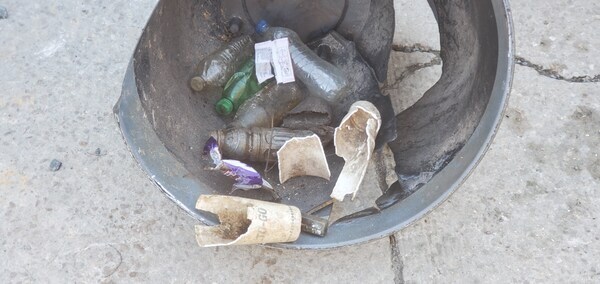 [Trash collected: two styrofoam cups, five plastic bottles, some wrappers, and a big bucket of some sort, 15:28:36, 30.8513018, -83.3472176]