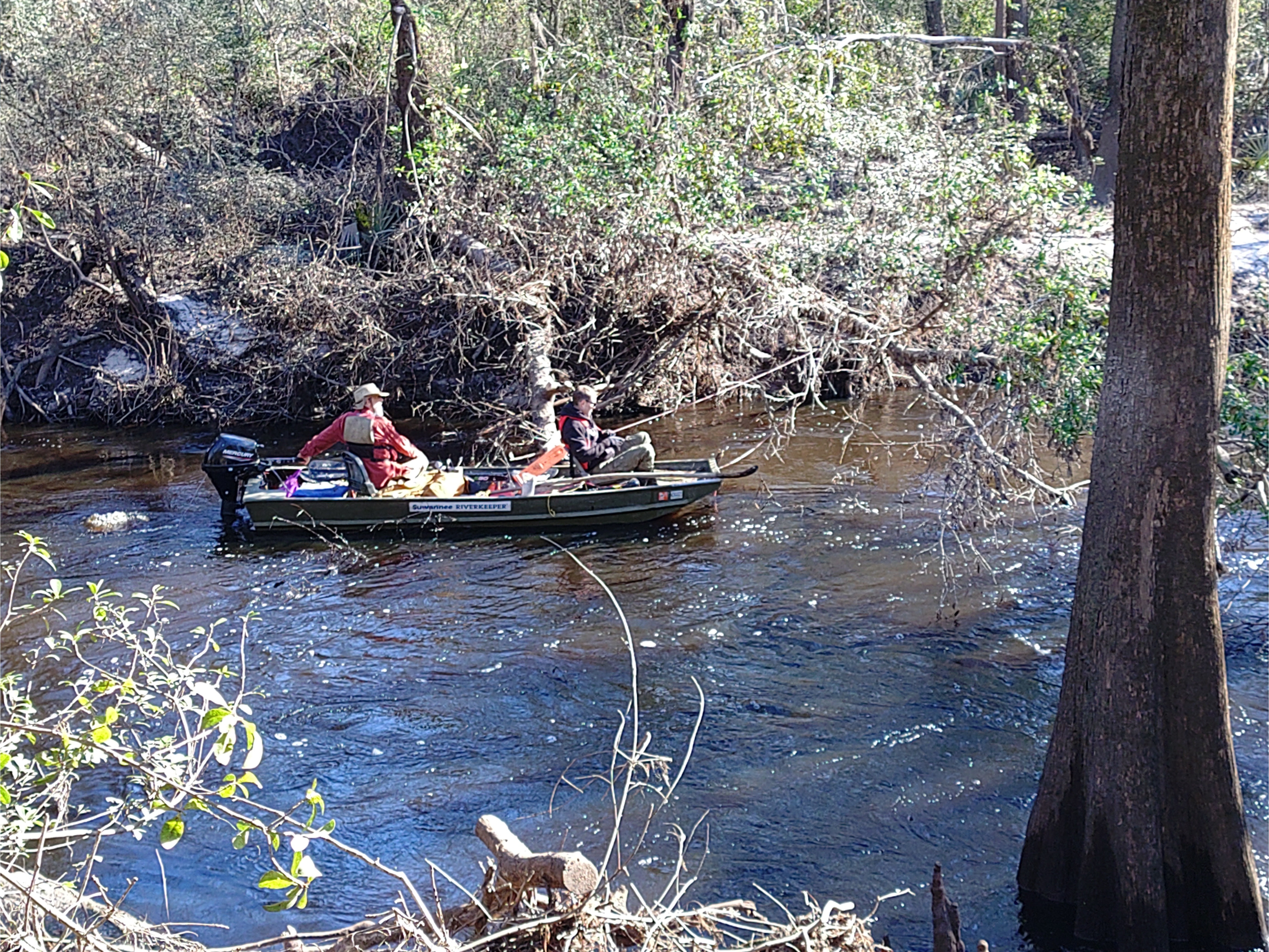 jsq using motor assist for Gee's bow rope maneuver --Phil Royce, 10:39:48, 30.8447282, -83.34745