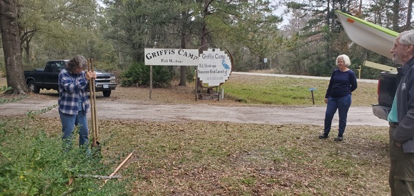 Linda Tindall digging, Shirley Kokidko and Richard Fowler watching at Griffis Fish Camp