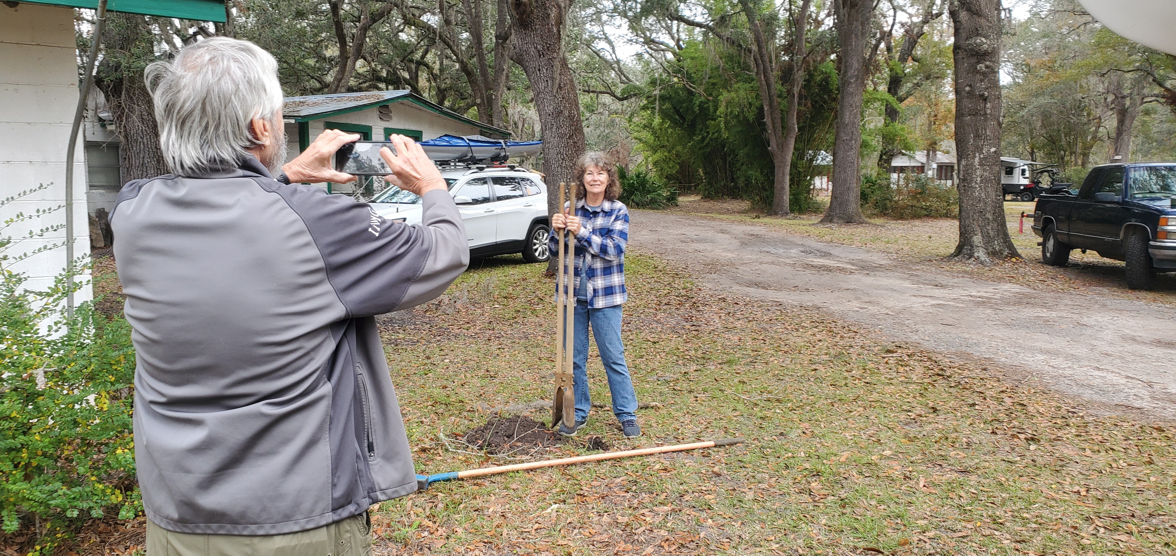 Richard Fowler photographing Linda Tindall at Griffis Fish Camp