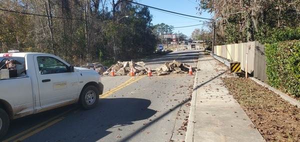 Roadblock on Gornto Road westbound