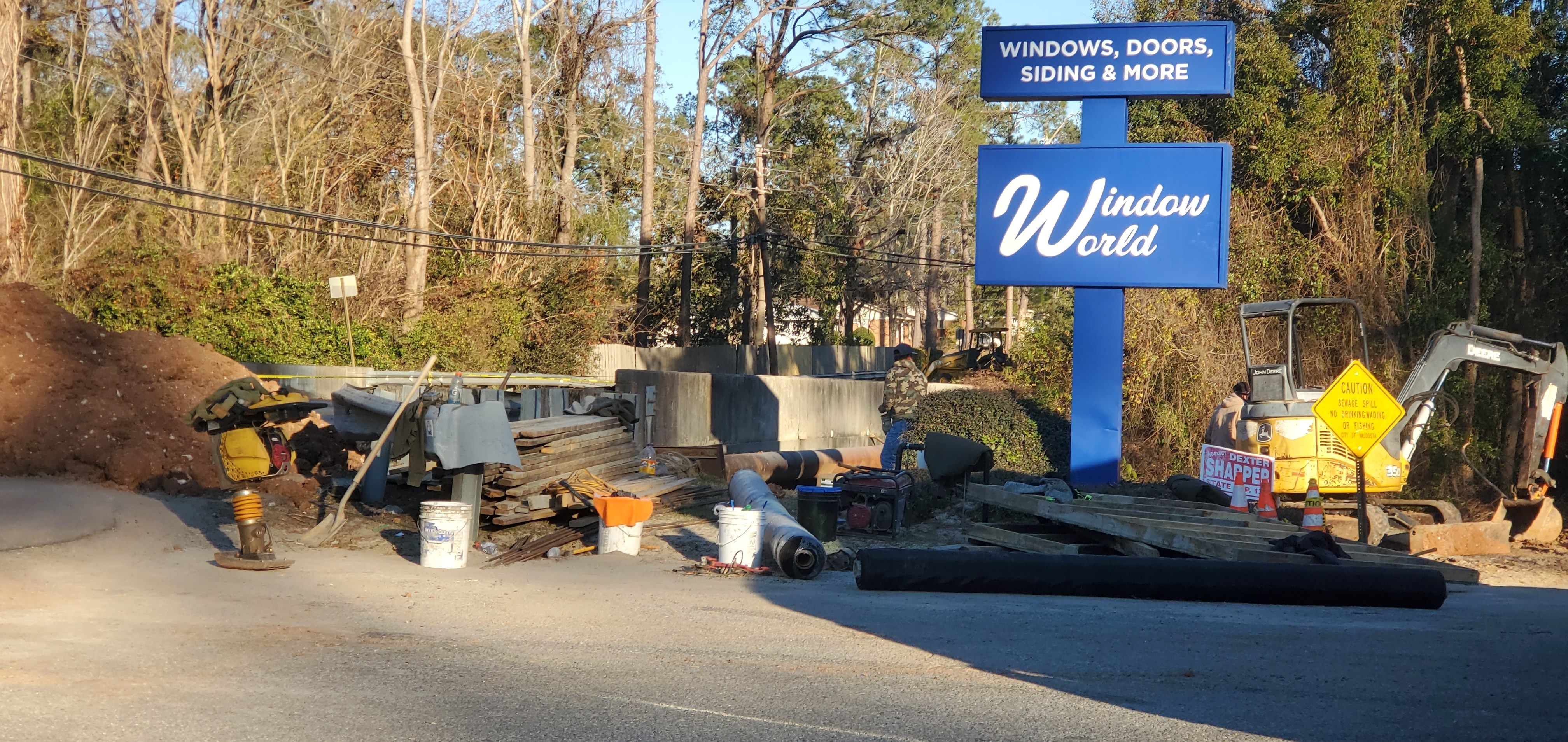 Valdosta Sewage Spill Sign, Sugar Creek @ Gornto Road 2025-01-09