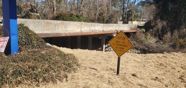 [Gornto Road, Valdosta Sewage Spill sign, 12:42:03, 30.8595984, -83.3174196]