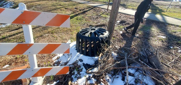 [A drain cover not on a drain, 10:27:01, 30.8427646, -83.3011162]