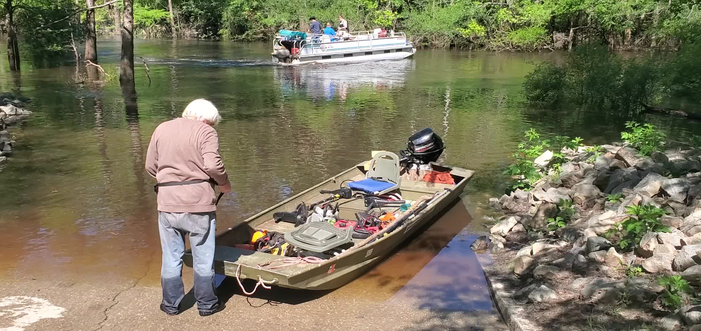 Movie: Going down the Little River Confluence and then up the Withlacoochee River, seeking deadfalls, 10:58:08, 30.8514158, -83.3472953 (37M)