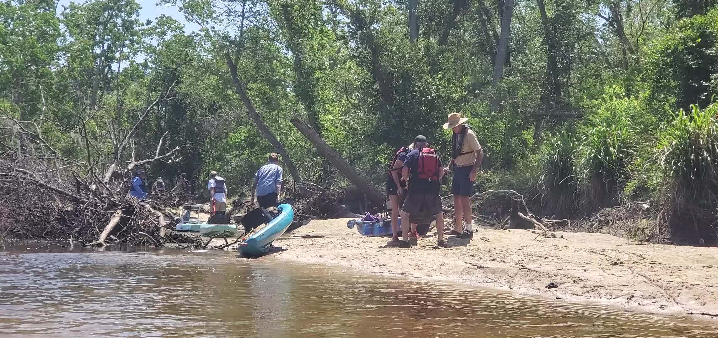 Movie: A little bit of portage on Sugar Creek, 12:14:02, 30.8634374, -83.3192978 (30M)