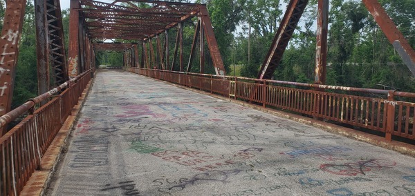 [Grafitti on Hillman Bridge, 2025:04:22 10:03:29, 30.3848346, -83.1746295]