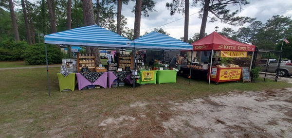 [Food vendors]