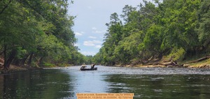 [Stuck on a rock, Suwannee River --jsq for WWALS, 2025-05-31, 13:29:52, 30.3335054, -82.7250142]