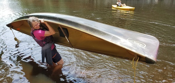 [Suzanne Welander's incredibly light canoe, Alapaha River, 2021-06-05, 14:05:50, 30.6008601, -83.0734123 --jsq for WWALS]