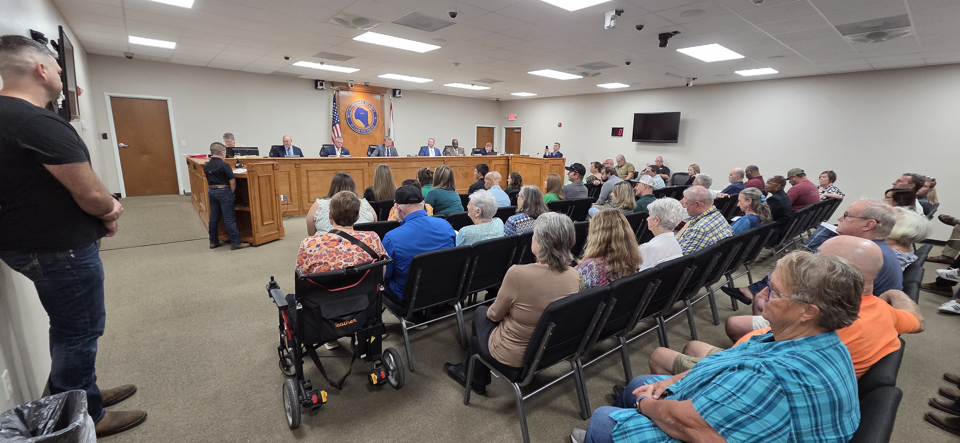 Several children spoke about 4-H (Linda Dicker in blue lower right), 2025-10-07 by jsq for WWALS