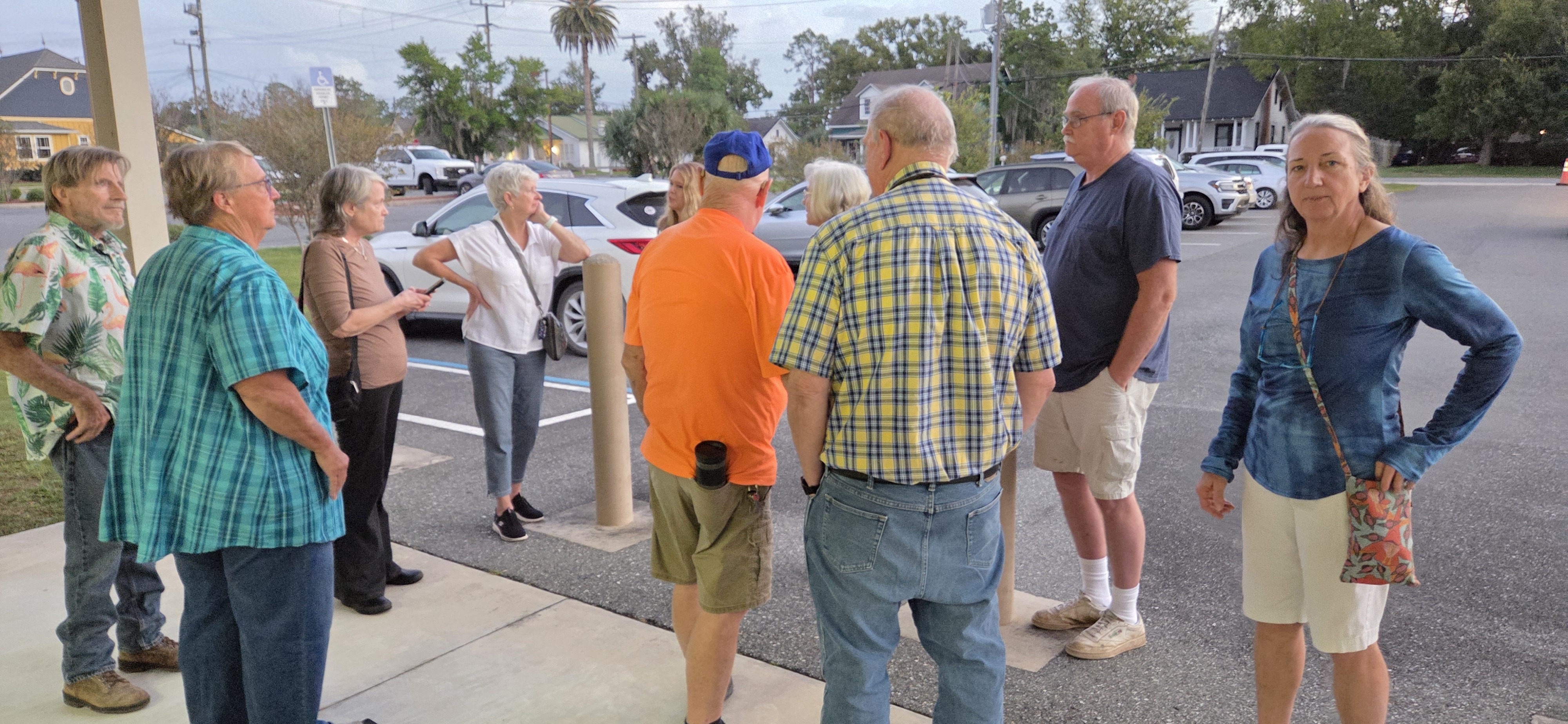 Outside afterwards, 2025-10-07 by jsq for WWALS