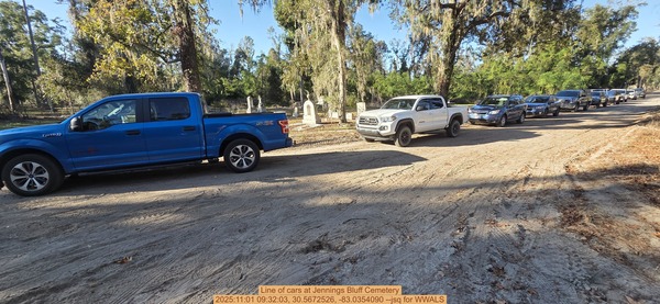 [Line of cars at Jennings Bluff Cemetery, 2025:11:01 09:32:03, 30.5672526, -83.0354090 --jsq for WWALS]