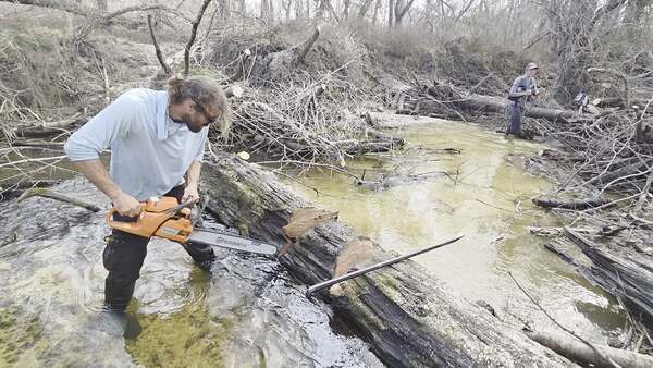 Movie: Tish Hall with a handsaw, 2026:02:14 15:37:54, 30.8638855, -83.3210195 (39M)