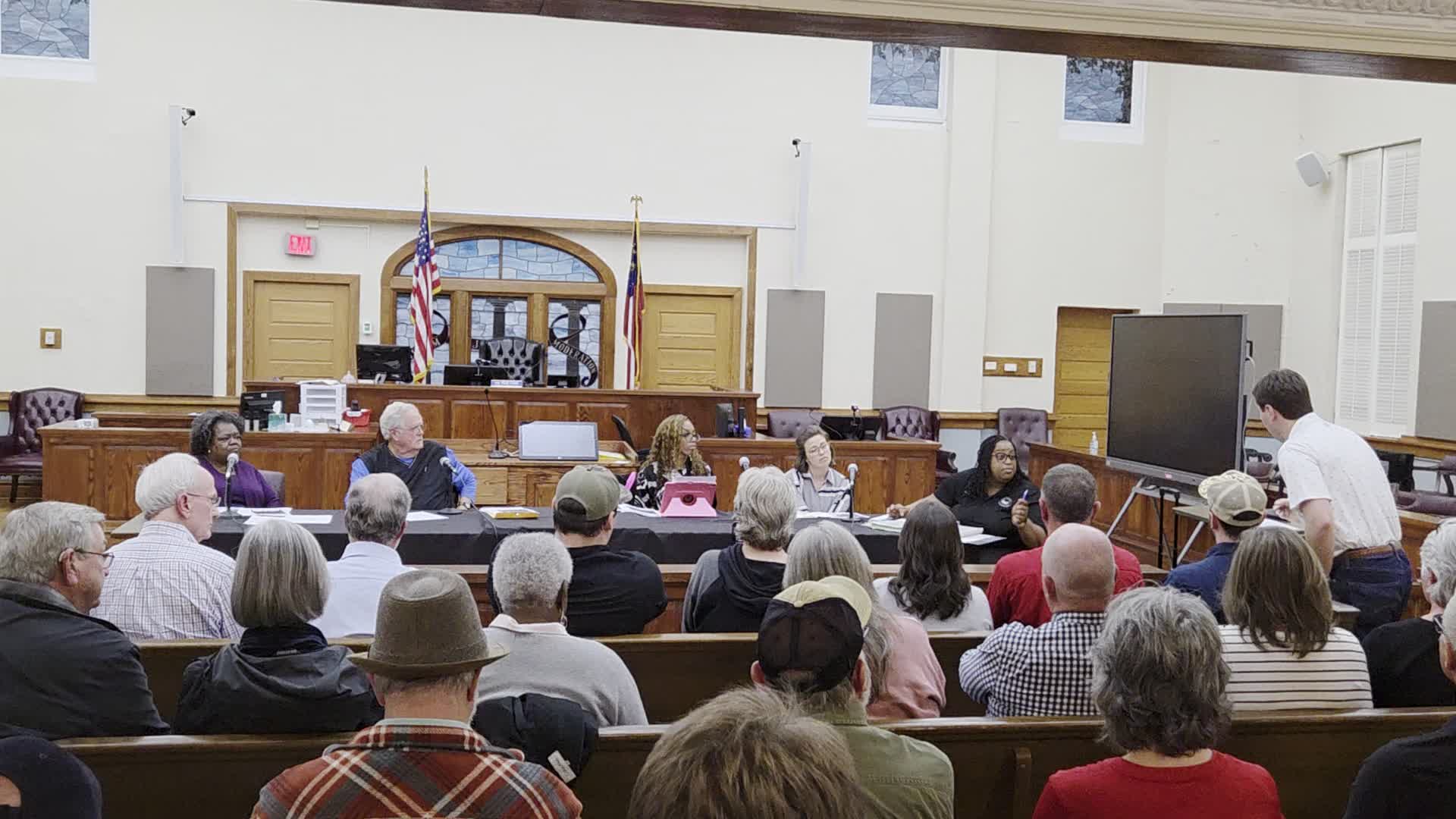 Movie: Deliberation by Planning Commissioners, with unanimous vote to recommend approval (1420M)