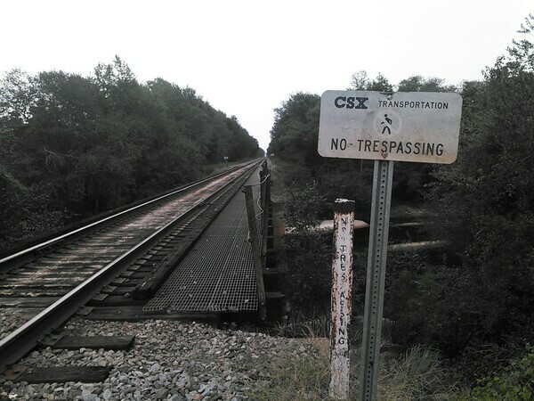 CSX No Trespassing on bridge