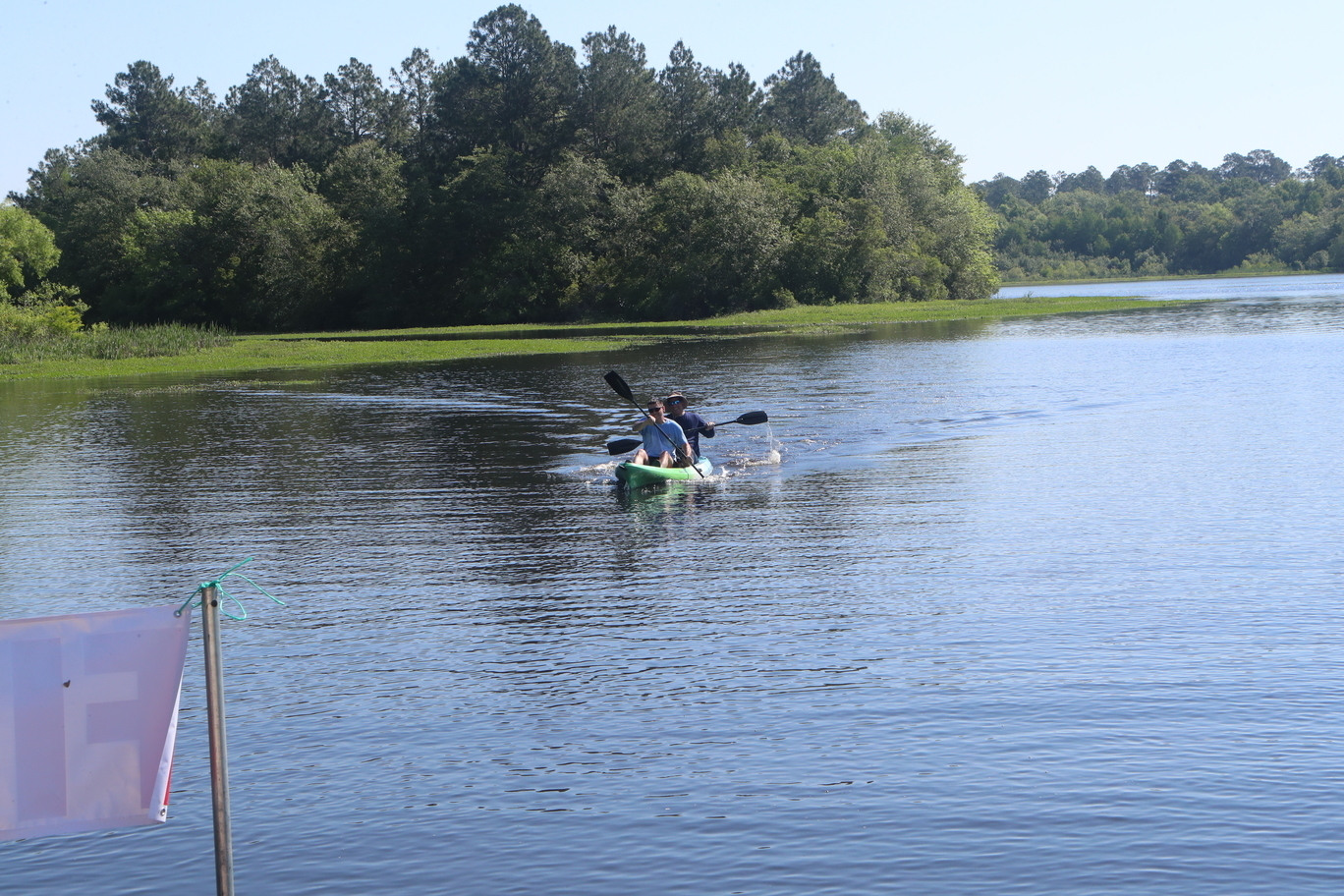 Crossed paddles