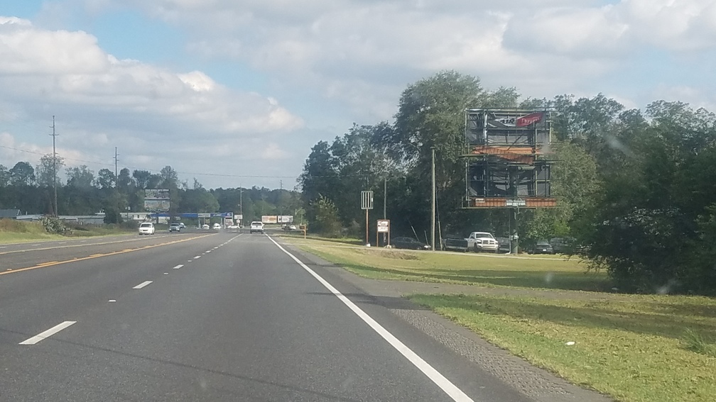 Billboard blown out, 15:52:43, 31.5404315, -83.8729008