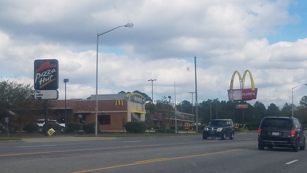 McDonalds sign out, 16:00:08, 31.5302797, -83.8308054