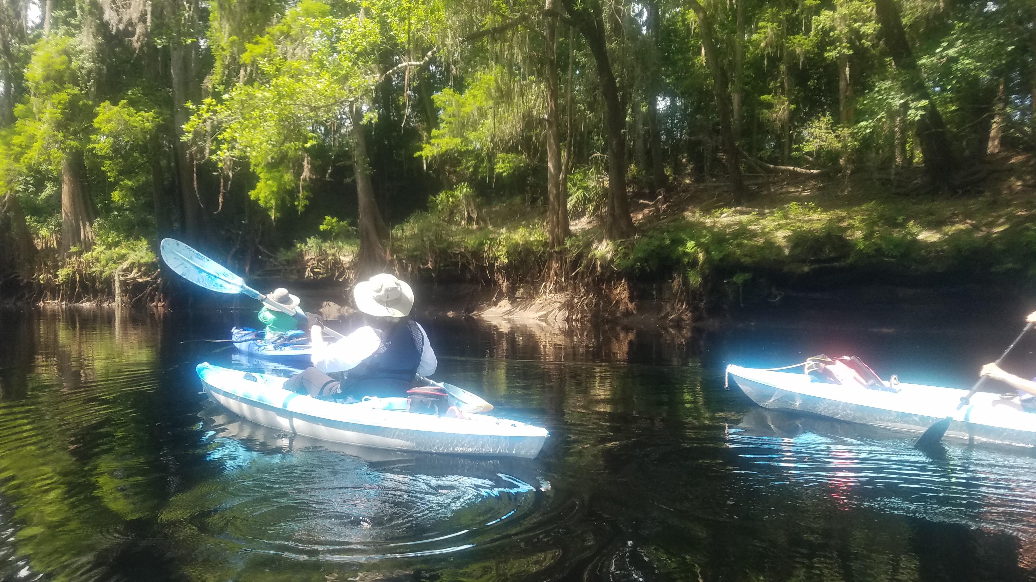 Boaters and right bank, 11:34:42