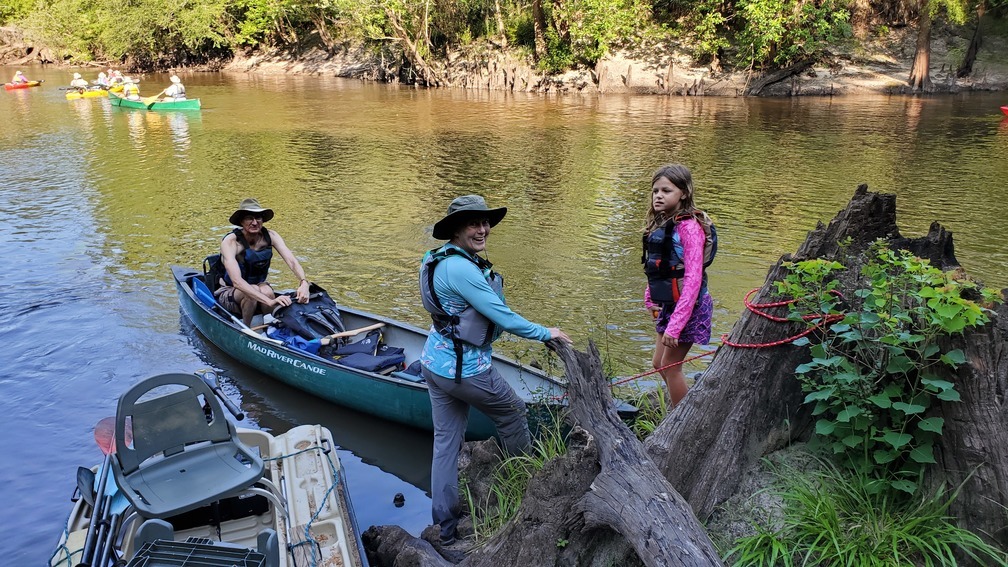 A family of paddlers, 08:48:15, 30.8471881, -83.3477238