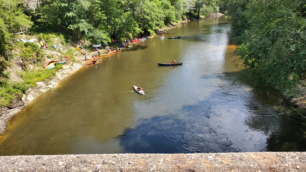 More boats going up, 16:10:27, 30.7898368, -83.4517120