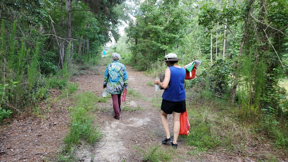 Gretchen and Mary Caroline, 16:17:53, 30.7899999, -83.4497044