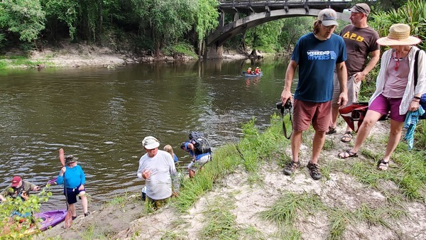 They're paddling the wrong way