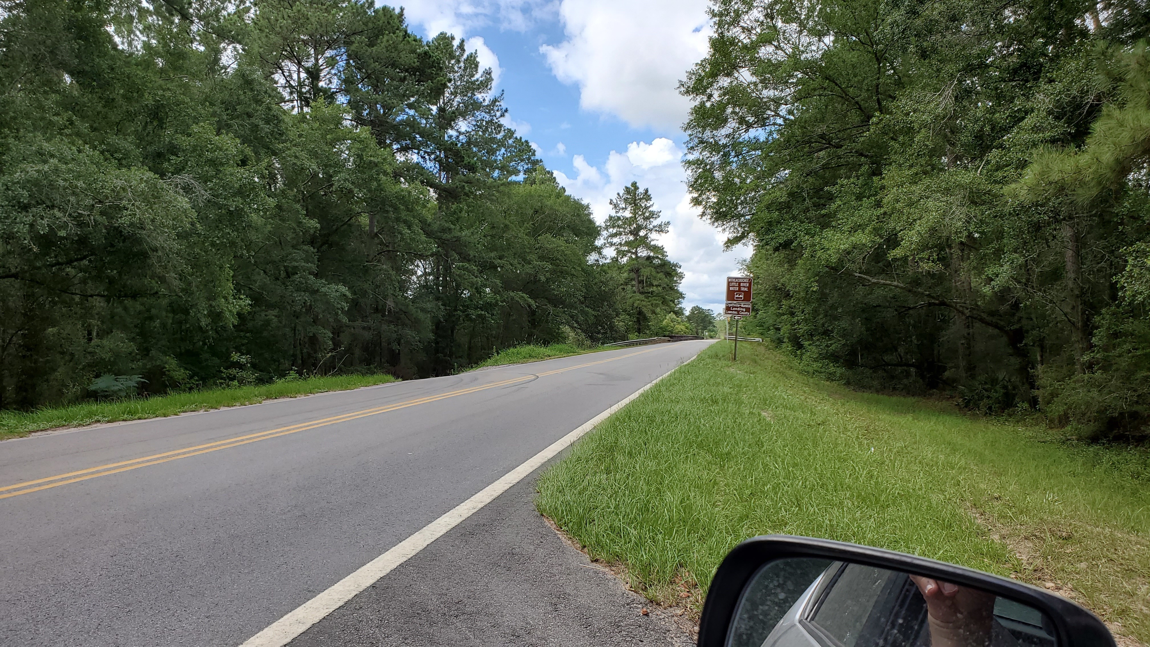 Road sign and turnoff