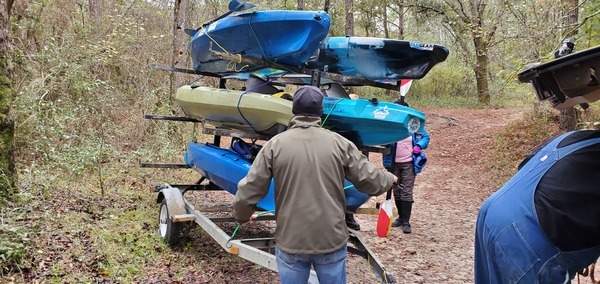 [Boats stacked up, 15:33:20, 30.63605, -83.35031]