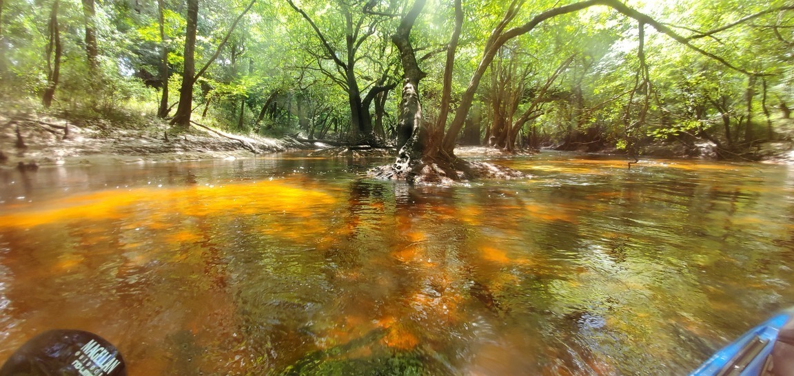 Yellow sand, red water, 12:05:25