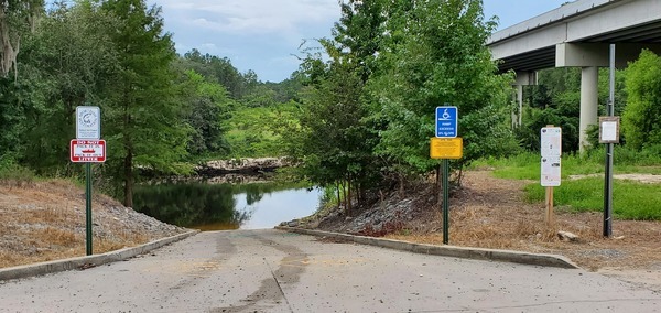 [Many signs, State Line Boat Ramp, Withlacoochee River]